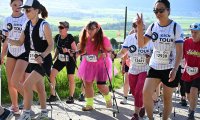 bcn_tour_neuchatel_26_podium_et_costumes_00012